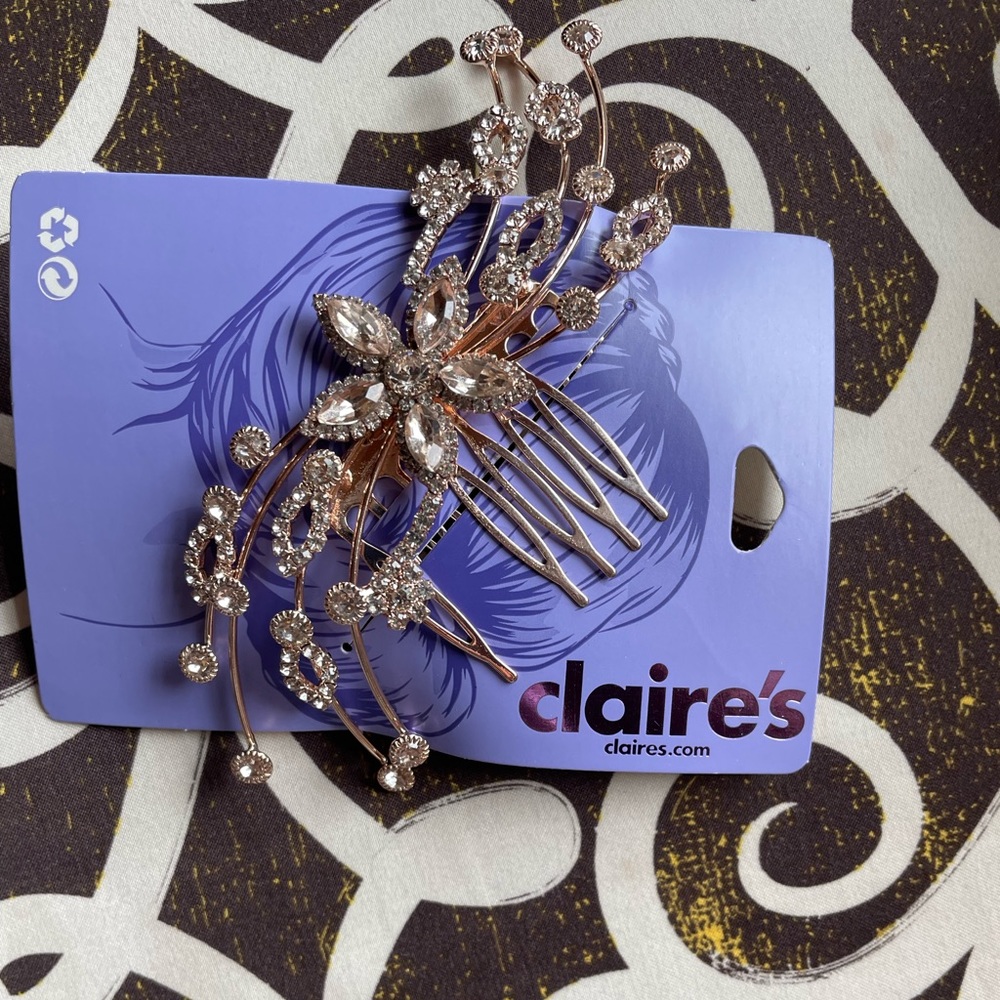 Hair accessories. Fashionable hair comb. Worn once